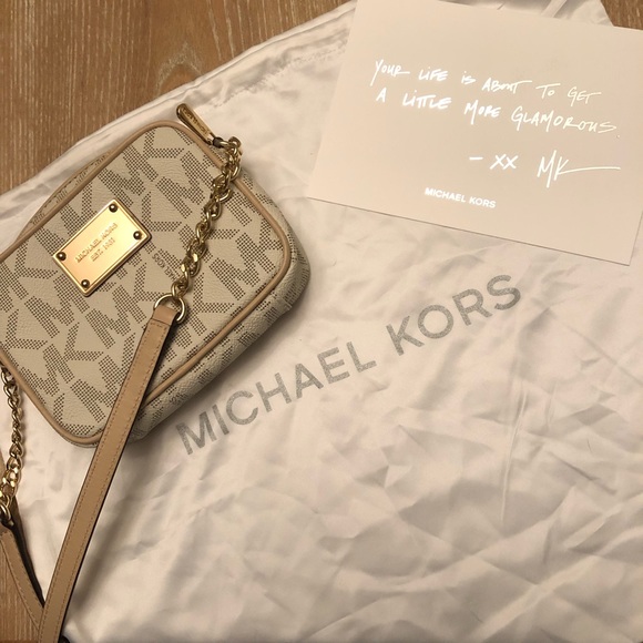 Michael Kors Handbags - 100% authentic 🍀 MK Logo Jet Set Crossbody Small